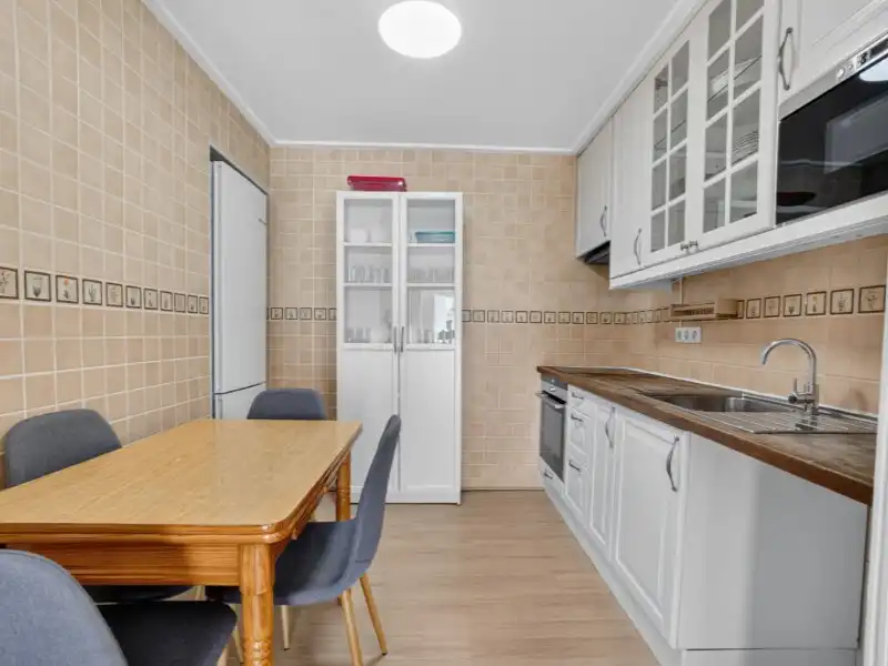 Casa aparellada amb balcó en venda a Zona Carrefour - Urbanizaciones, imagen 7