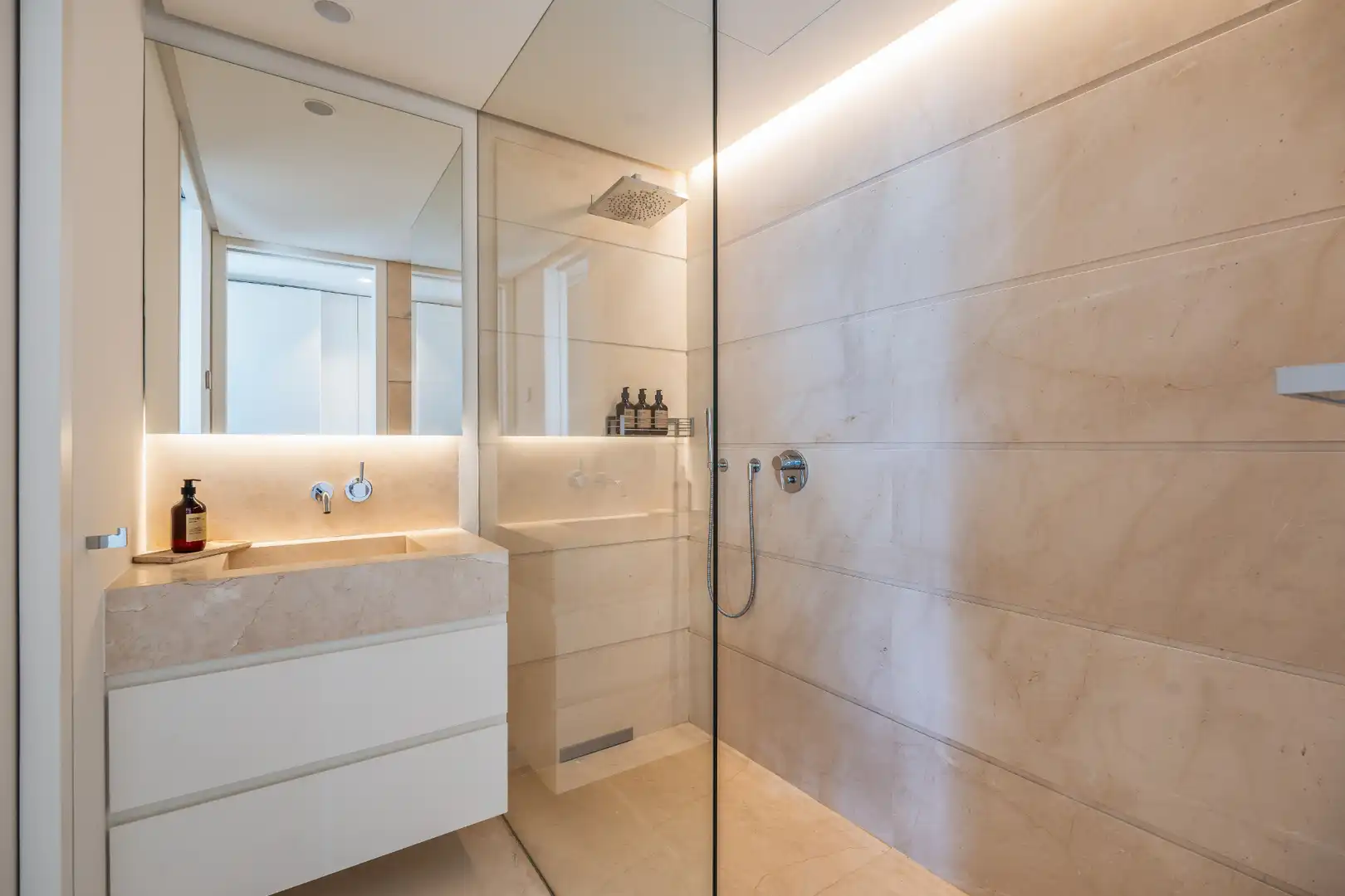 Baño de Dúplex en venta en Marbella con Aire acondicionado, Terraza y Trastero
