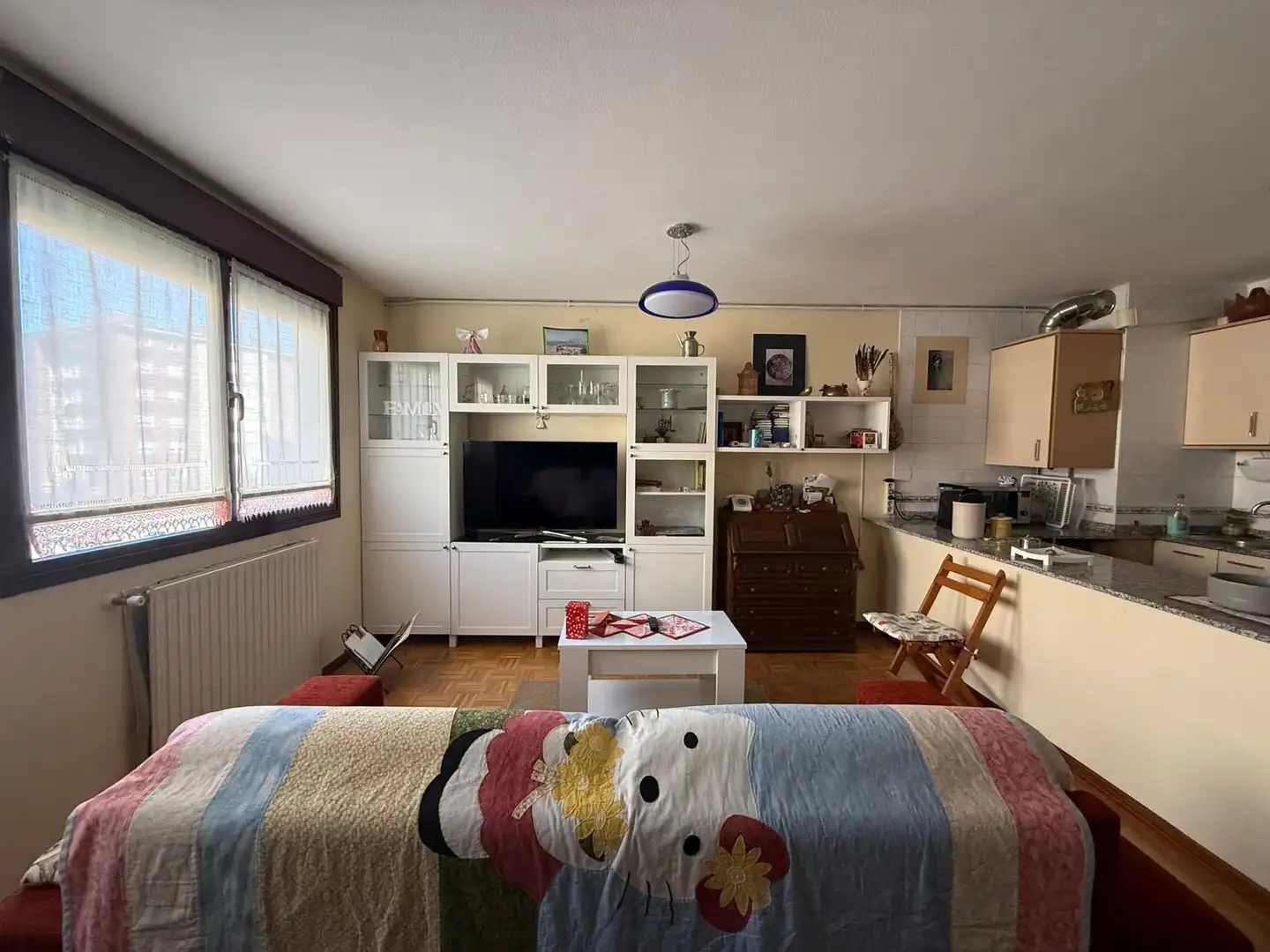 Sala de estar de Piso en venta en Oviedo  con Calefacción, Trastero y Amueblado