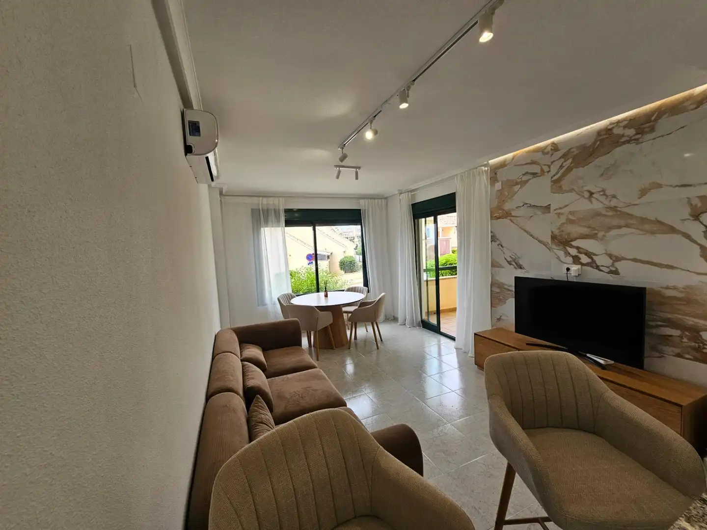 Sala de estar de Apartamento en venta en Orihuela con Aire acondicionado, Amueblado y Piscina comunitaria