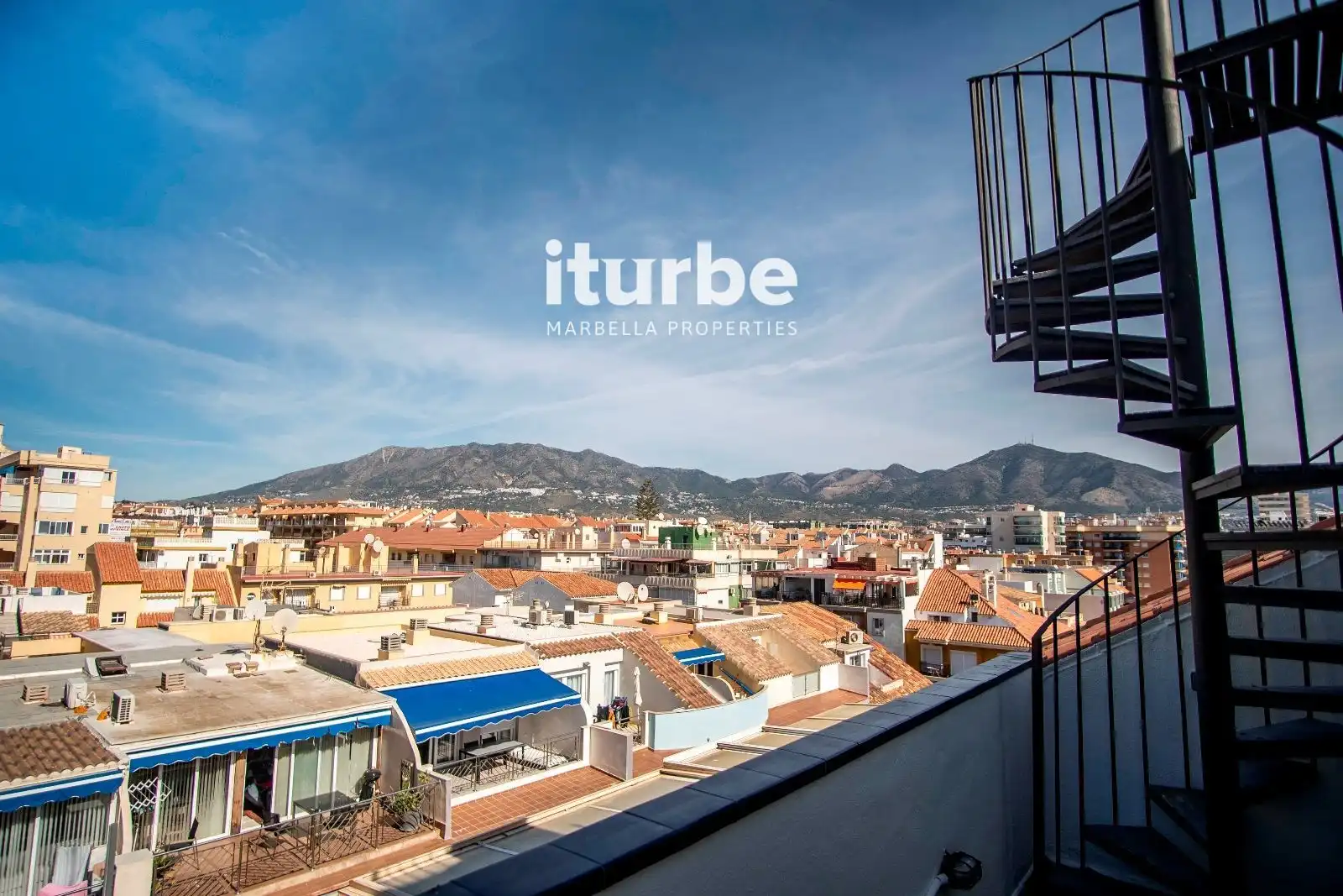 Außenansicht von Dachboden zur Miete in Fuengirola mit Klimaanlage, Terrasse und Möbliert