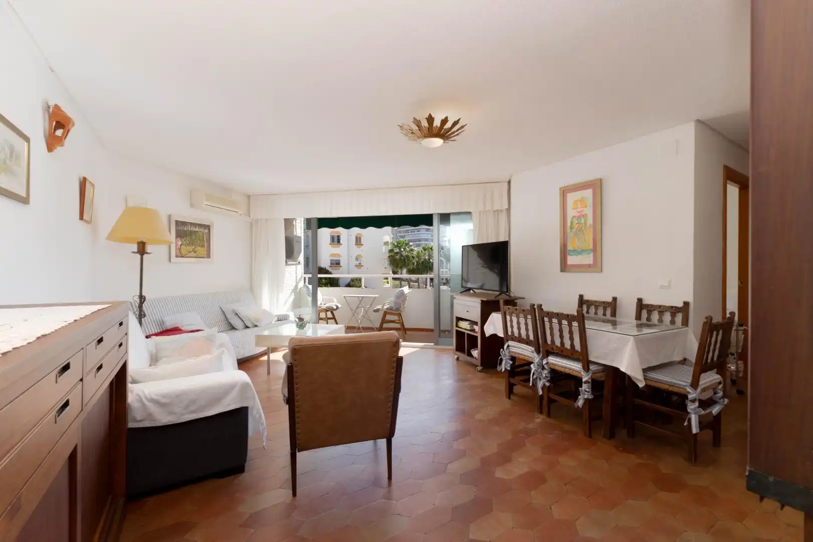Sala de estar de Apartamento en venta en Fuengirola con Aire acondicionado, Terraza y Amueblado