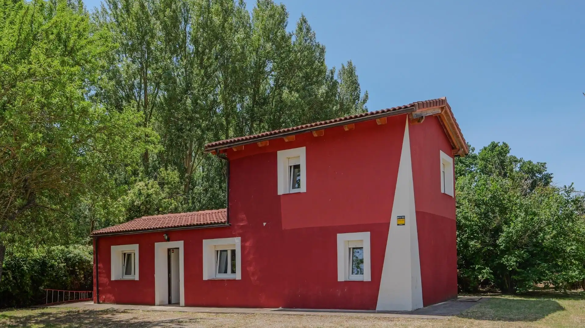 Außenansicht von Country house zum Verkauf in Mahamud mit Heizung, Privatgarten und Terrasse