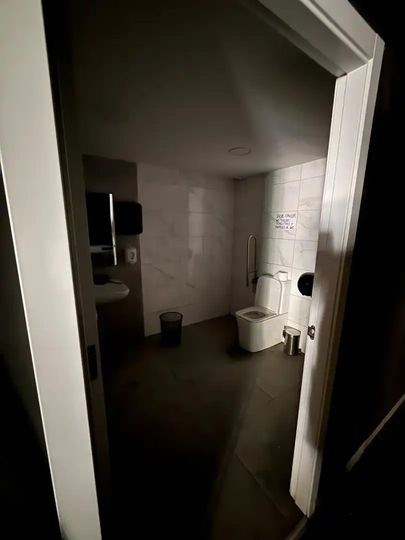 Badezimmer von Geschaftsraum zur Miete in Valencia mit Klimaanlage und Alarm