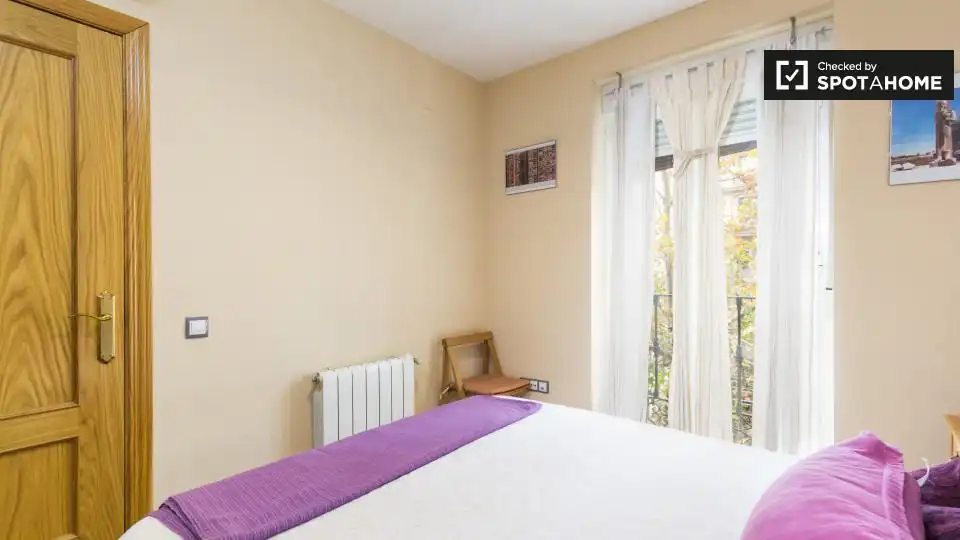 Dormitori de Apartament per a compartir en Madrid amb Aire condicionat, Calefacció i Terrassa
