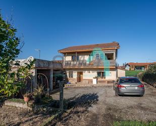 Vista exterior de Casa o xalet en venda en Villaviciosa amb Calefacció, Jardí privat i Parquet