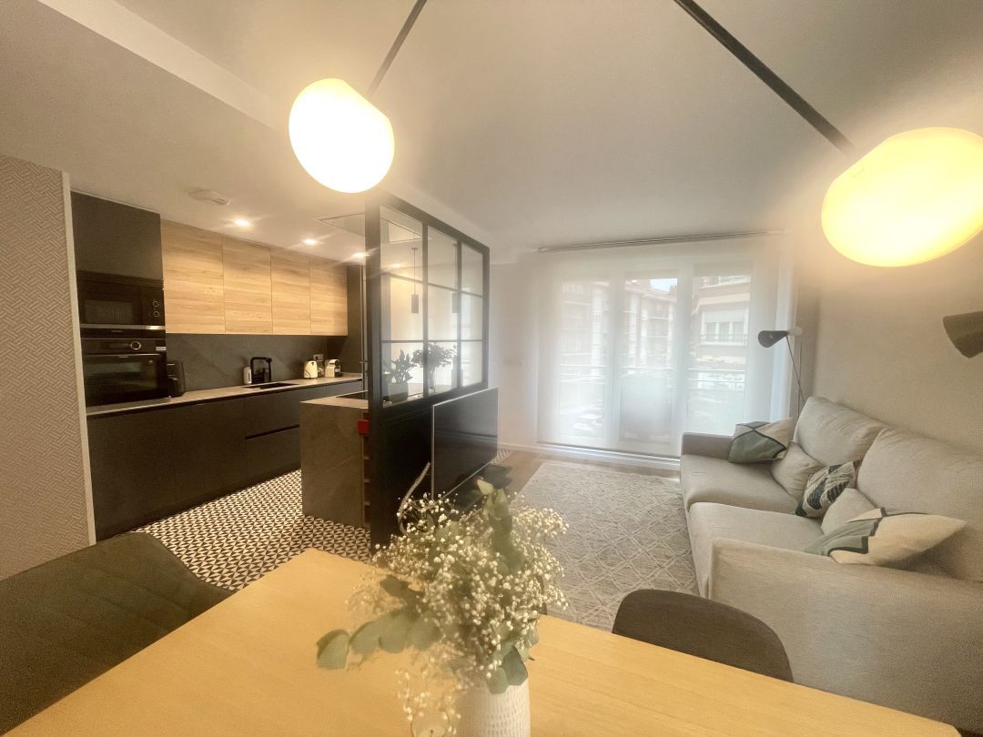 Vista exterior de Pis de lloguer en Irun  amb Calefacció, Forn i Rentadora