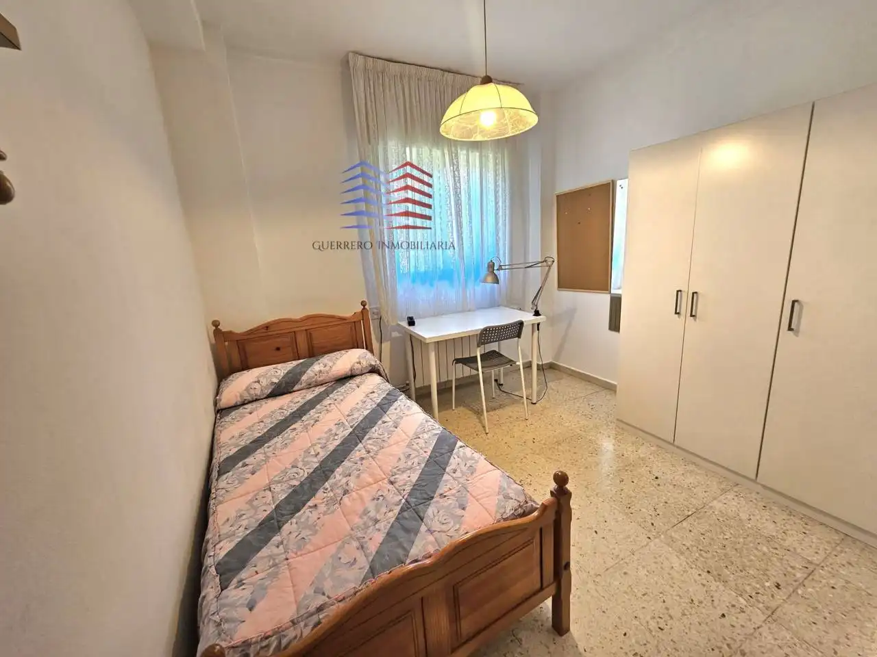 Habitación de Piso de alquiler en Ourense Capital  con Calefacción y Amueblado