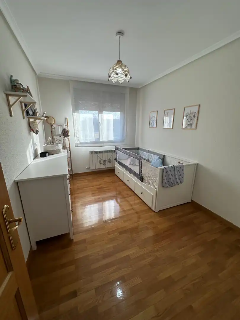 Habitación de Casa adosada en venta en Nájera con Calefacción, Jardín privado y Parquet