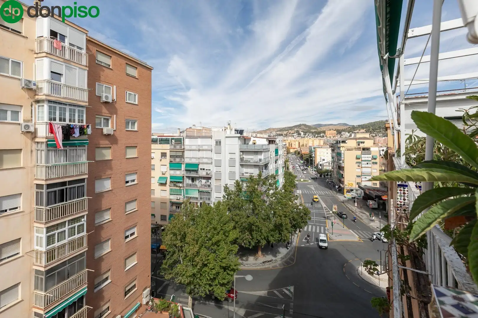 Außenansicht von Dachboden zum Verkauf in Granada mit Terrasse und Balkon