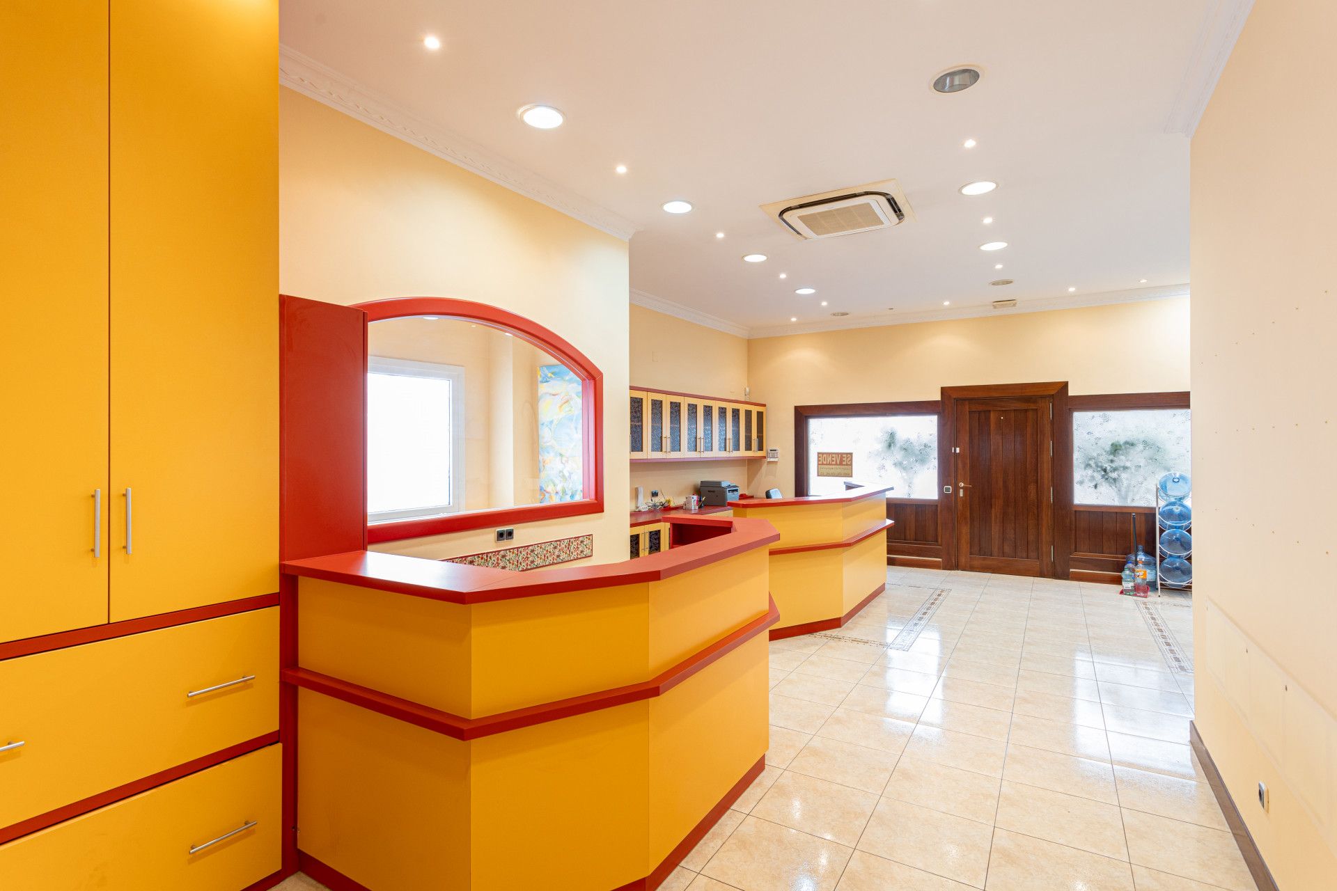 Premises for sale in Marbella  with Air Conditioner and Furnished