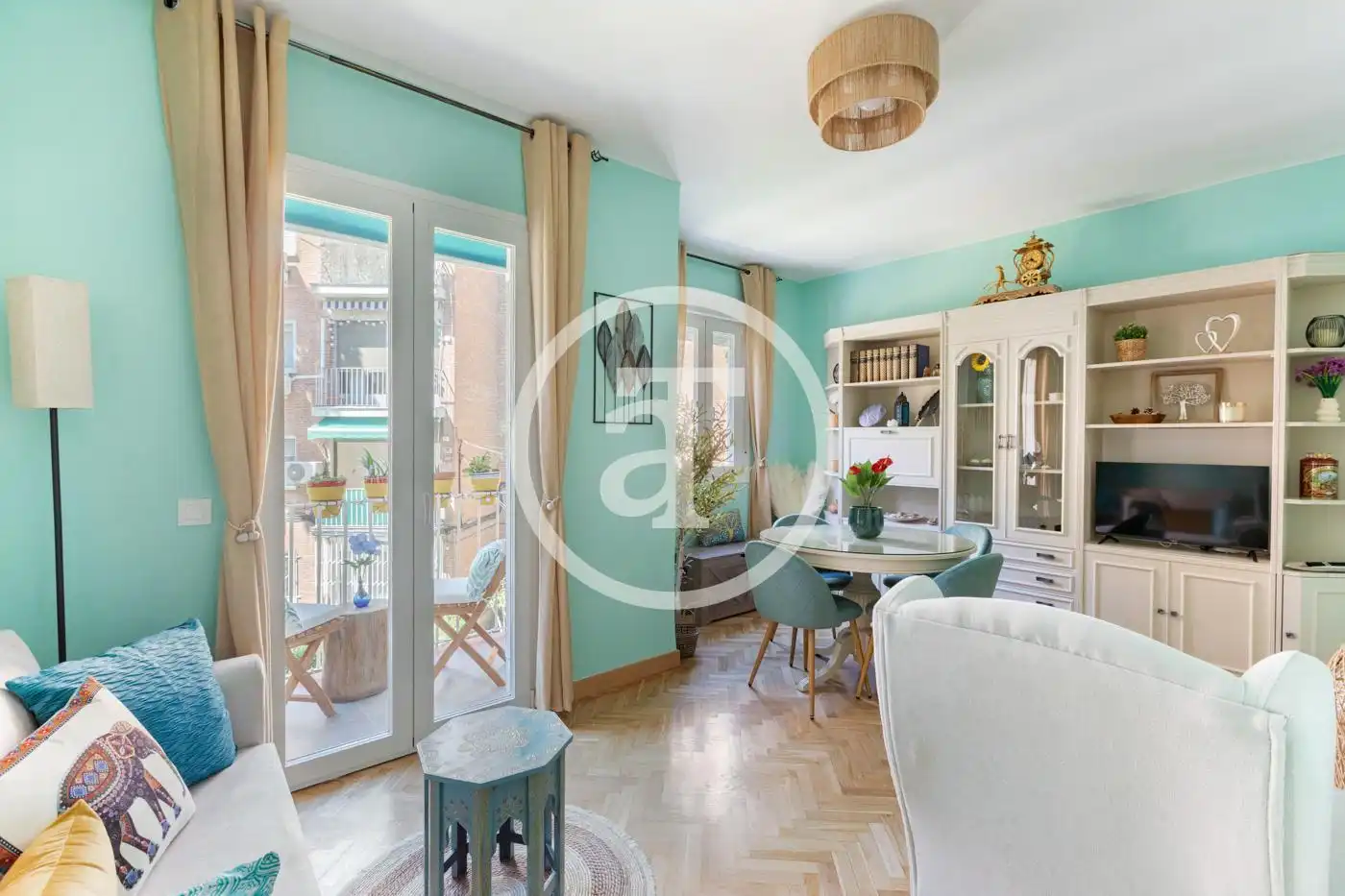 Living room of Flat for rent in Madrid  with Air Conditioner, Heating and Furnished