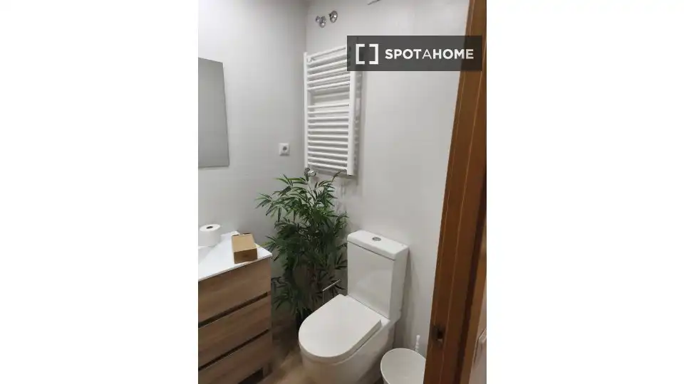 Badezimmer von Wohnung zur Miete in Terrassa mit Klimaanlage, Heizung und Möbliert