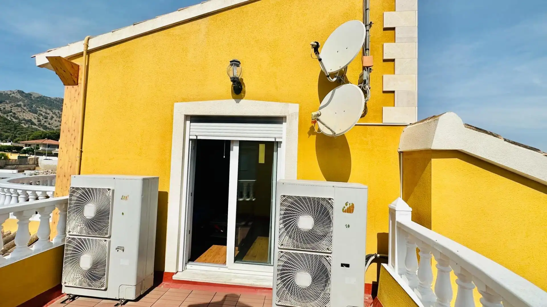 Vista exterior de Casa o xalet en venda en Orihuela amb Calefacció, Jardí privat i Terrassa