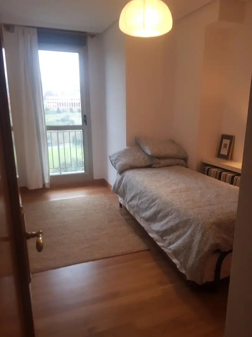 Schlafzimmer von Wohnung zur Miete in Santander mit Heizung, Terrasse und Möbliert