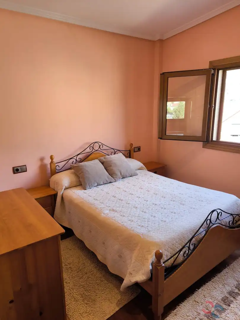 Dormitori de Casa o xalet en venda en Redondela amb Piscina