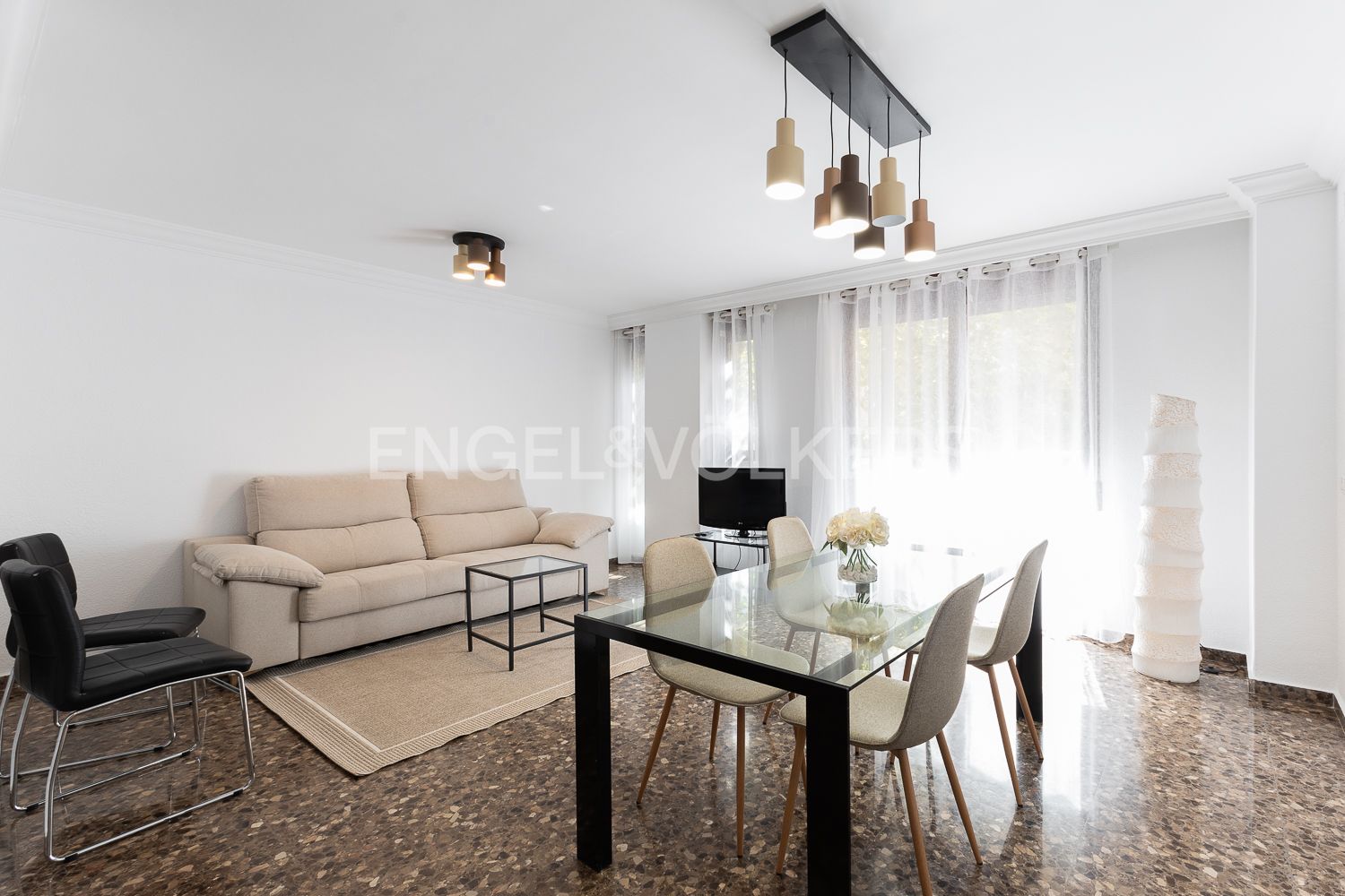 Sala d'estar de Apartament de lloguer en  Valencia Capital amb Calefacció, Moblat i Balcó