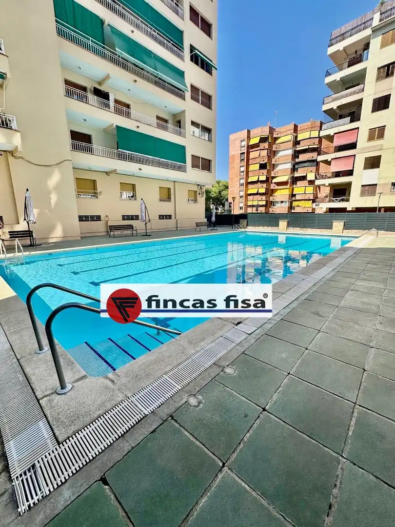 Piscina de Pis en venda en Premià de Mar amb Aire condicionat, Calefacció i Terrassa