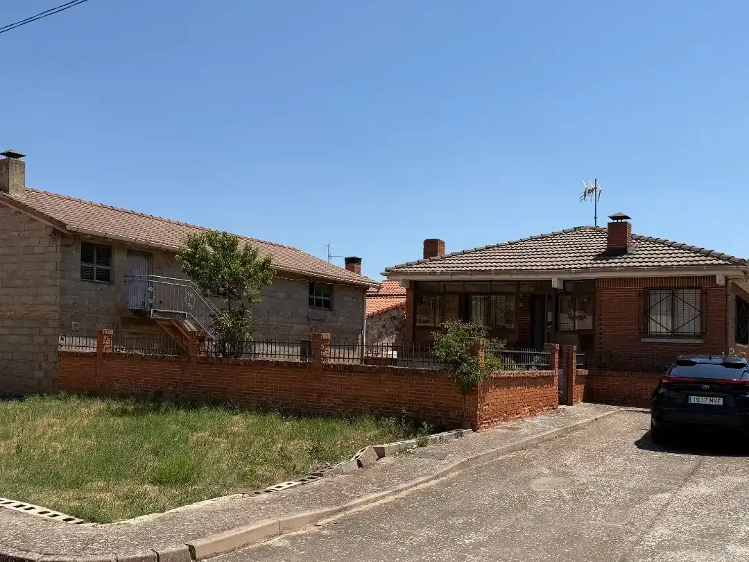 Vista exterior de Piso en venta en Contreras con Jardín privado y Amueblado