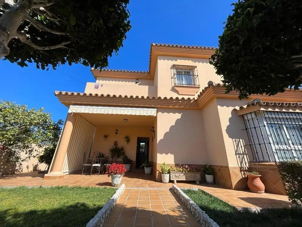Vista exterior de Casa o chalet en venta en Chiclana de la Frontera con Jardín privado, Terraza y Trastero