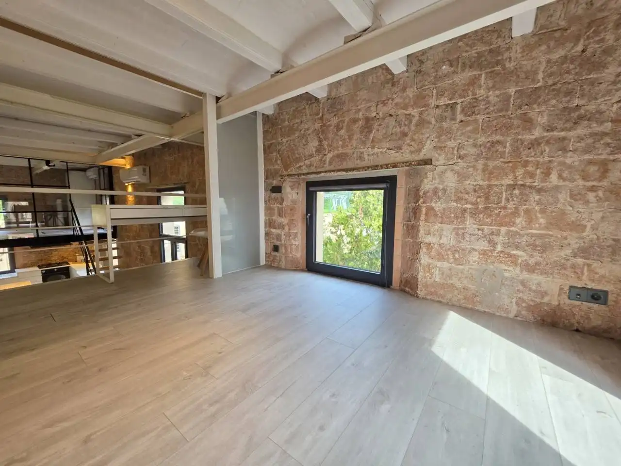 Sala d'estar de Dúplex en venda en Barcelona amb Aire condicionat, Calefacció i Moblat