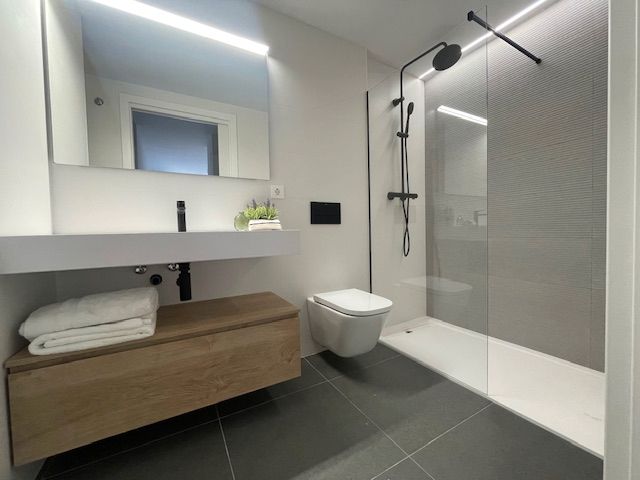 Bathroom of Duplex for sale in  Lleida Capital  with Air Conditioner, Heating and Parquet flooring