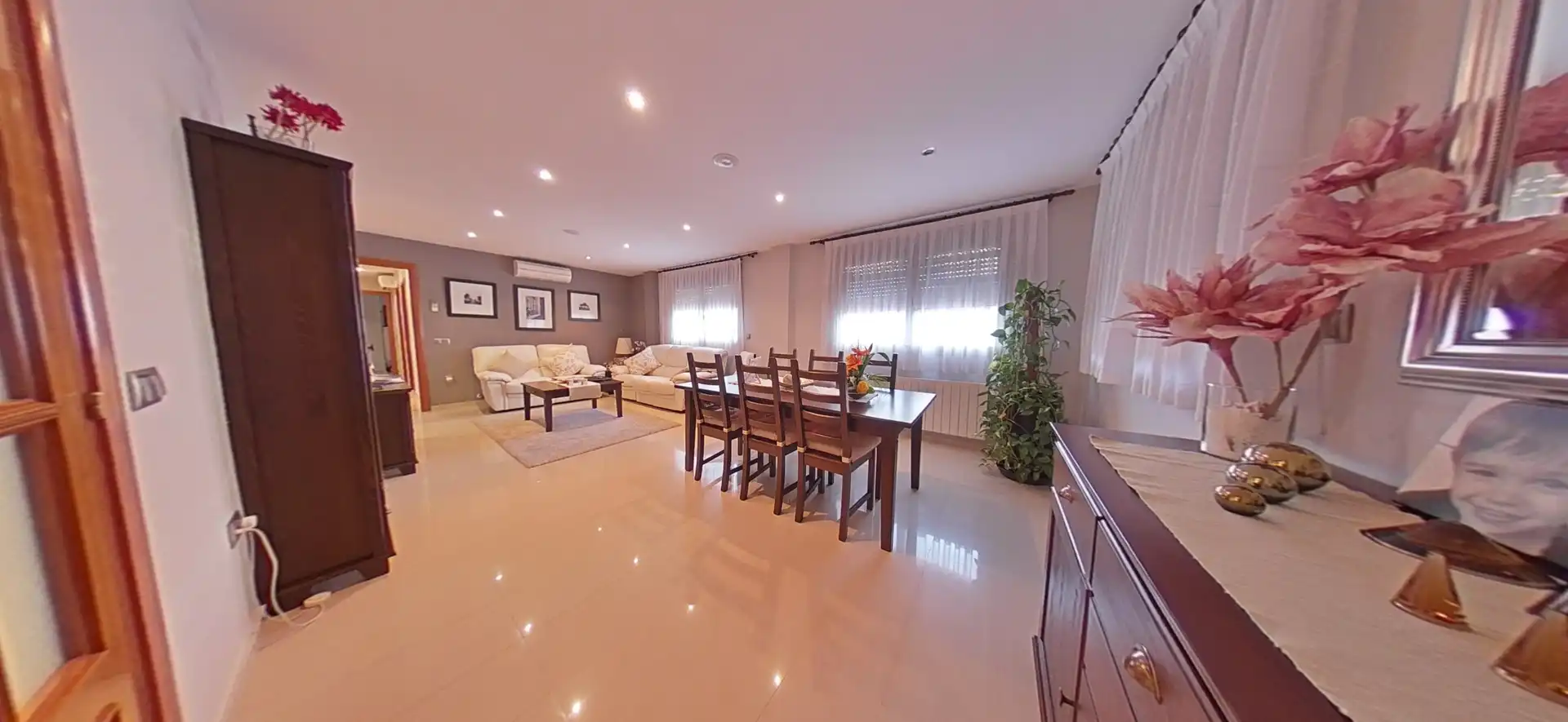 Sala de estar de Casa o chalet en venta en Sant Esteve Sesrovires con Aire acondicionado, Calefacción y Jardín privado