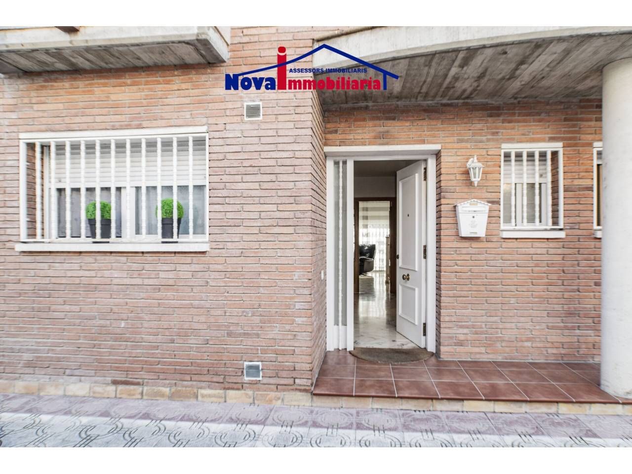 Vista exterior de Casa o xalet en venda en Viladecans amb Aire condicionat, Calefacció i Jardí privat