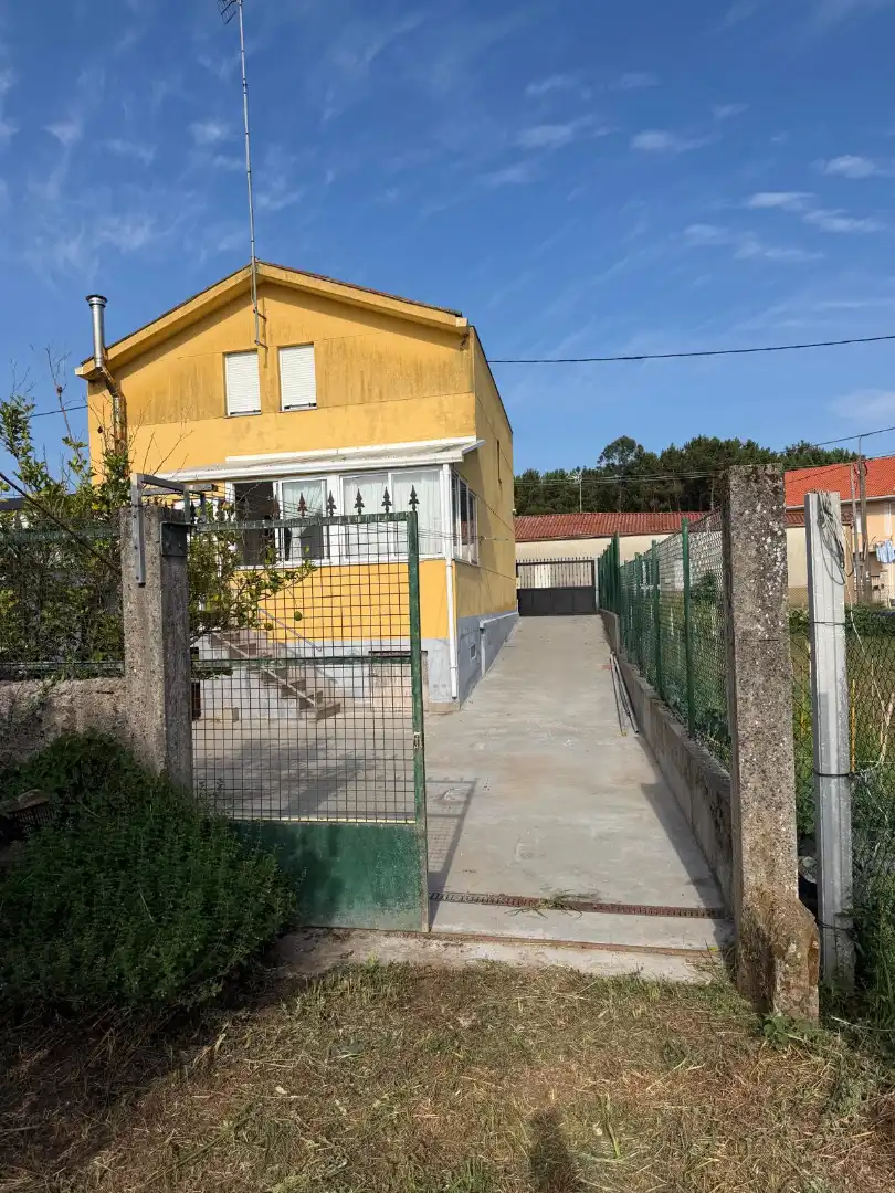Vista exterior de Casa o chalet en venta en Carballo con Terraza