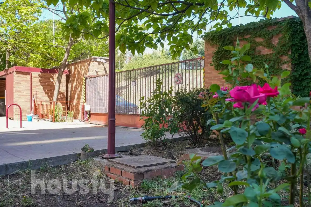 Vista exterior de Piso en venta en Madrid con Aire acondicionado y Balcón