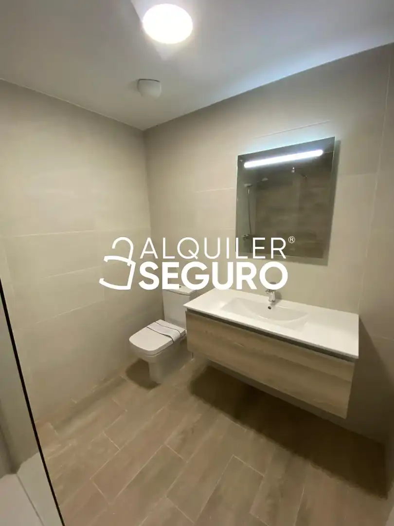 Bathroom of Flat for rent in Guadalajara  with Heating, Terrace and Storage room