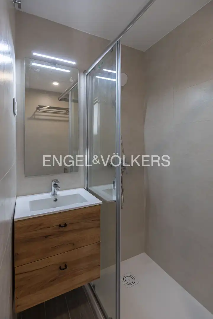 Badezimmer von Wohnung zur Miete in Madrid mit Klimaanlage, Heizung und Schwimmbad