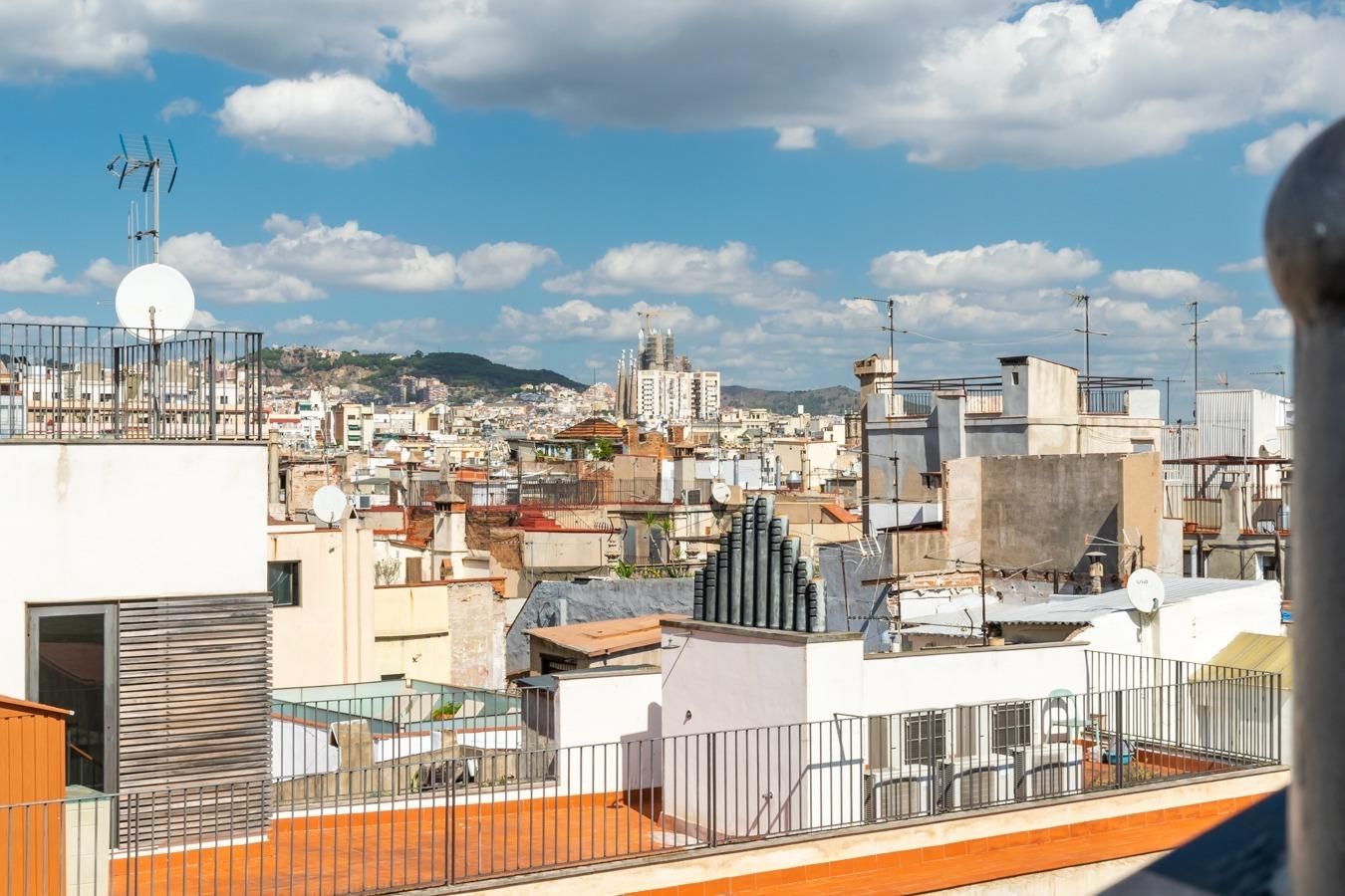 Vista exterior de Àtic en venda en  Barcelona Capital amb Calefacció i Terrassa