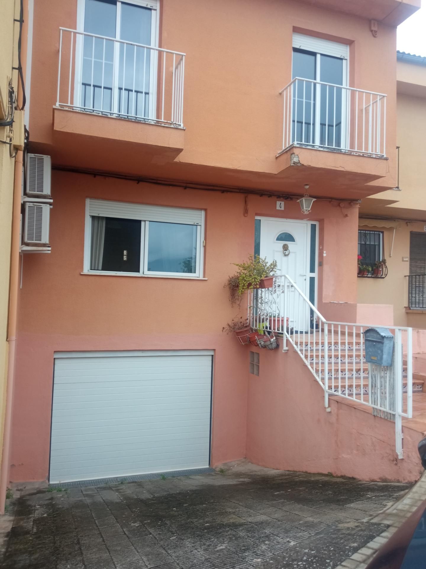 Vista exterior de Casa adosada en venda en Cocentaina amb Jardí privat