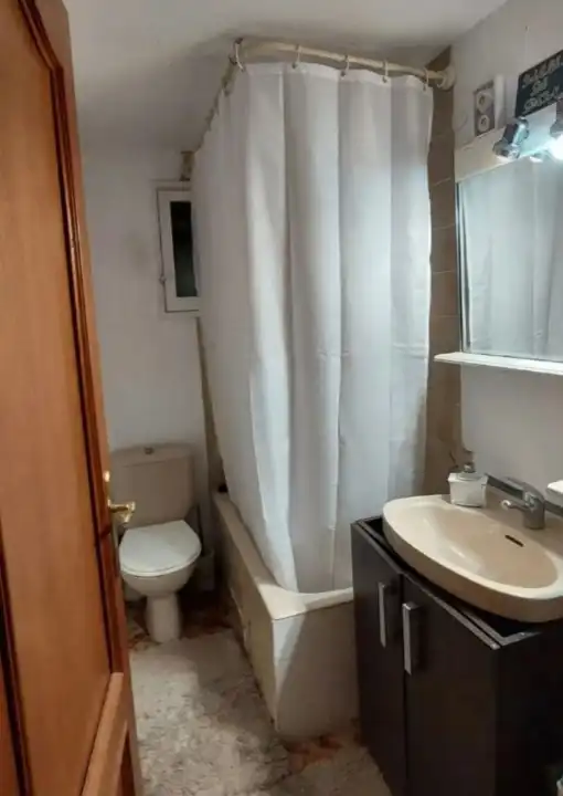 Bany de Pis en venda en Tarragona amb Moblat, Forn i Piscina comunitària