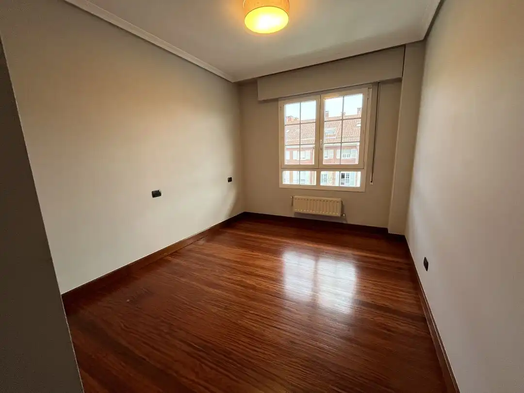 Schlafzimmer von Wohnung zur Miete in Leioa mit Heizung, Privatgarten und Abstellraum