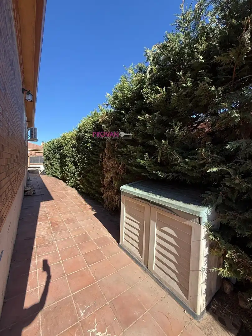 Jardín de Casa o chalet en venta en Torres de la Alameda con Aire acondicionado, Calefacción y Terraza