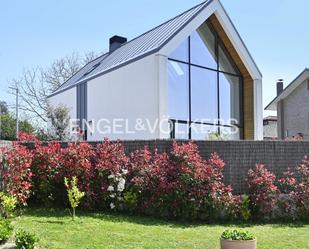 Vista exterior de Casa o xalet de lloguer en Ribamontán al Mar amb Aire condicionat, Calefacció i Jardí privat