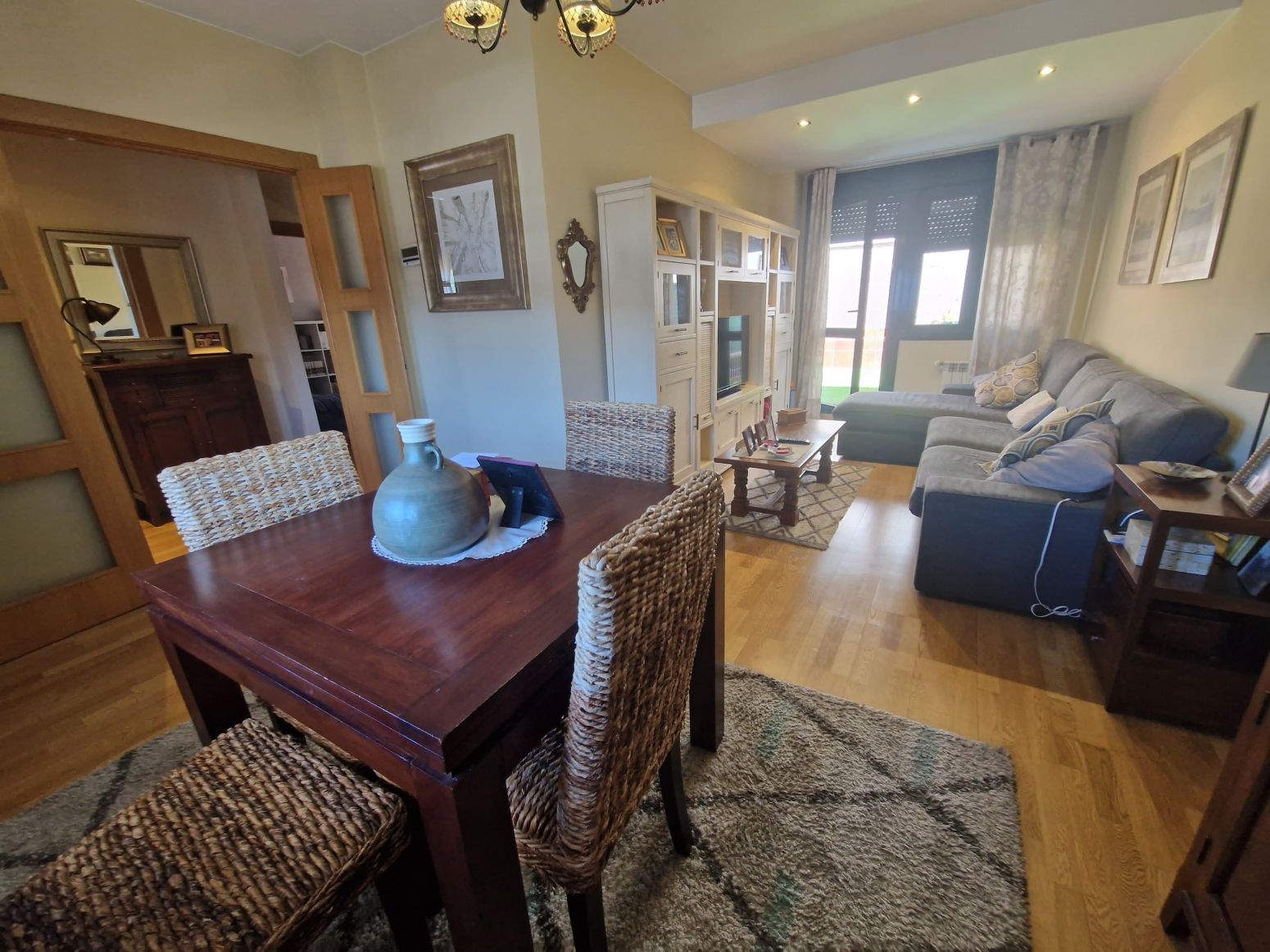 Sala d'estar de Casa o xalet en venda en Avilés amb Calefacció, Parquet i Terrassa