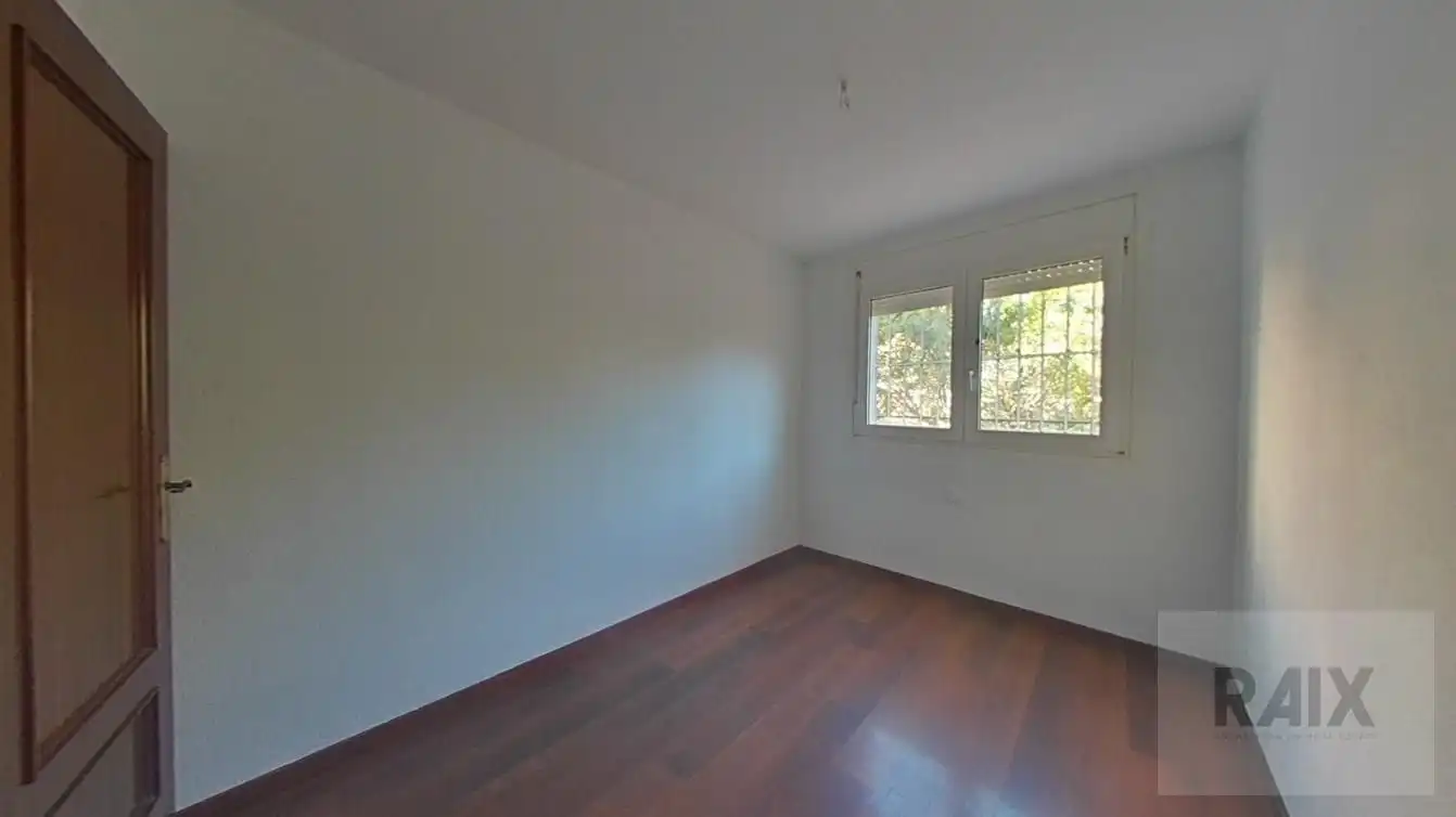 Habitación de Piso en venta en Sabadell con Calefacción y Terraza