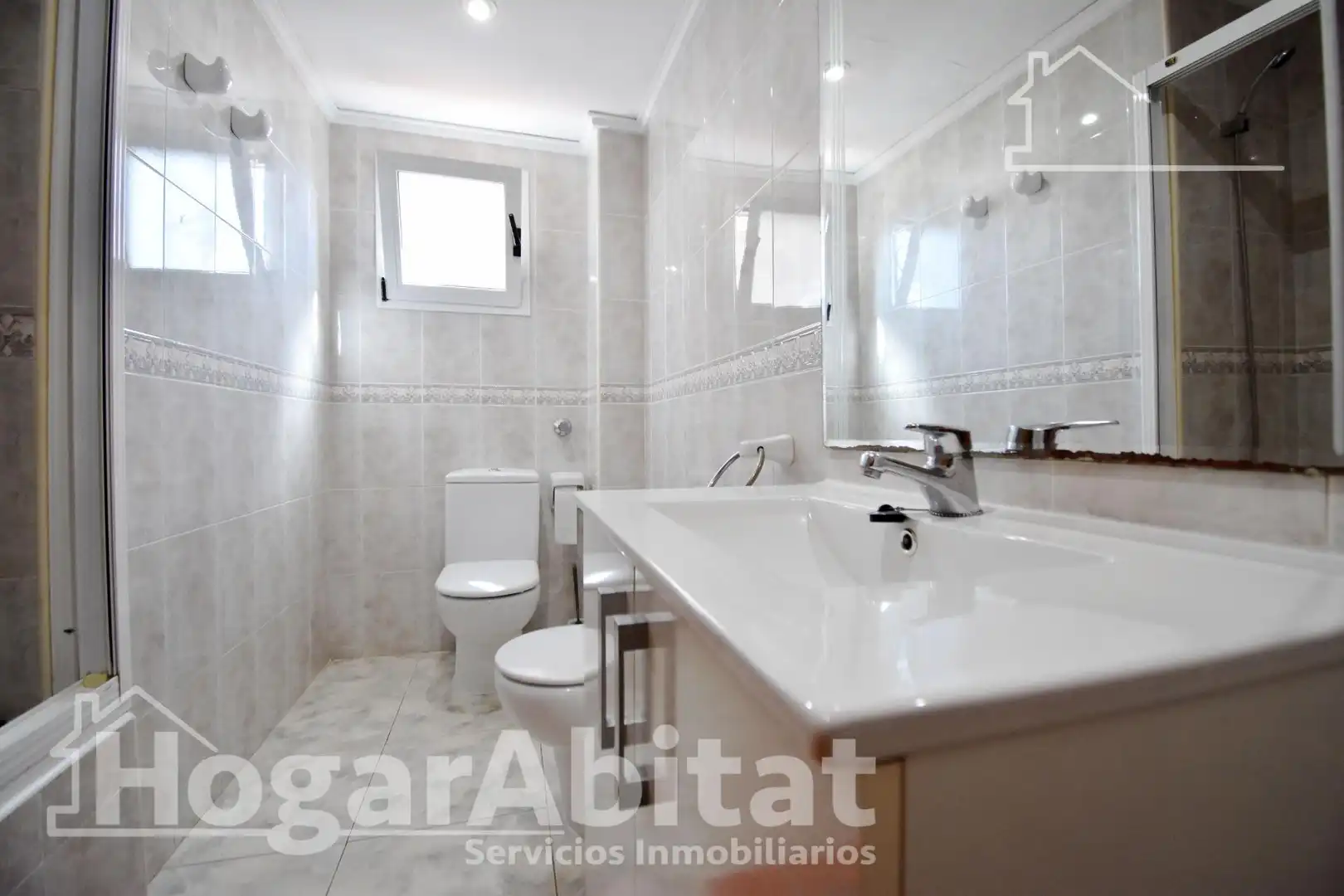 Badezimmer von Wohnung zum Verkauf in Piles mit Möbliert