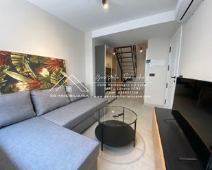 Sala d'estar de Apartament de lloguer en Lucena amb Aire condicionat i Moblat