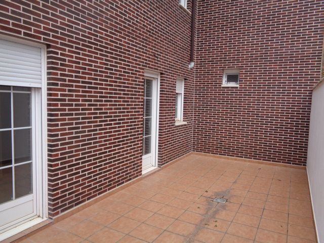 Terrassa de Casa adosada en venda en Uruñuela amb Parquet, Terrassa i Balcó