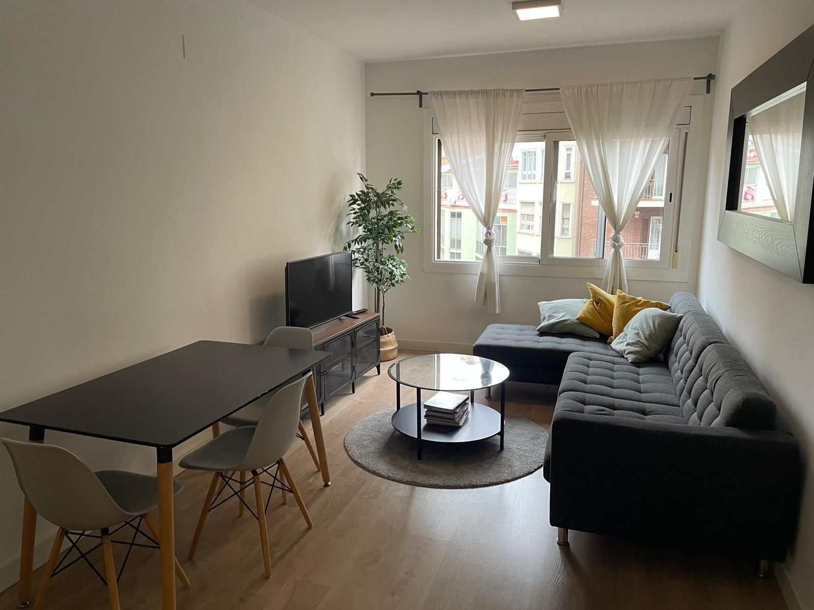 Living room of Flat to rent in  Barcelona Capital  with Air Conditioner and Parquet flooring