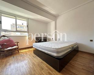 Bedroom of Flat to share in  Valencia Capital  with Balcony