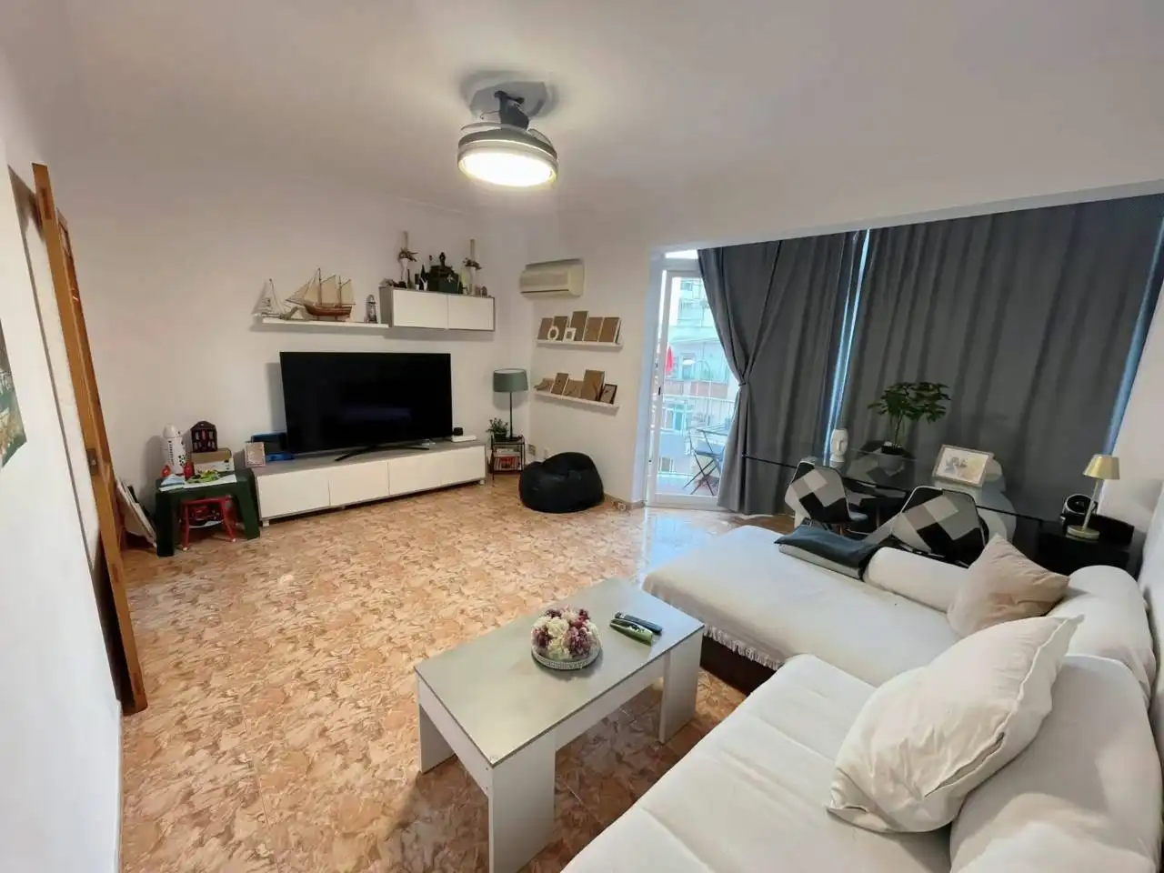 Wohnzimmer von Wohnung zum Verkauf in  Palma de Mallorca mit Klimaanlage und Balkon