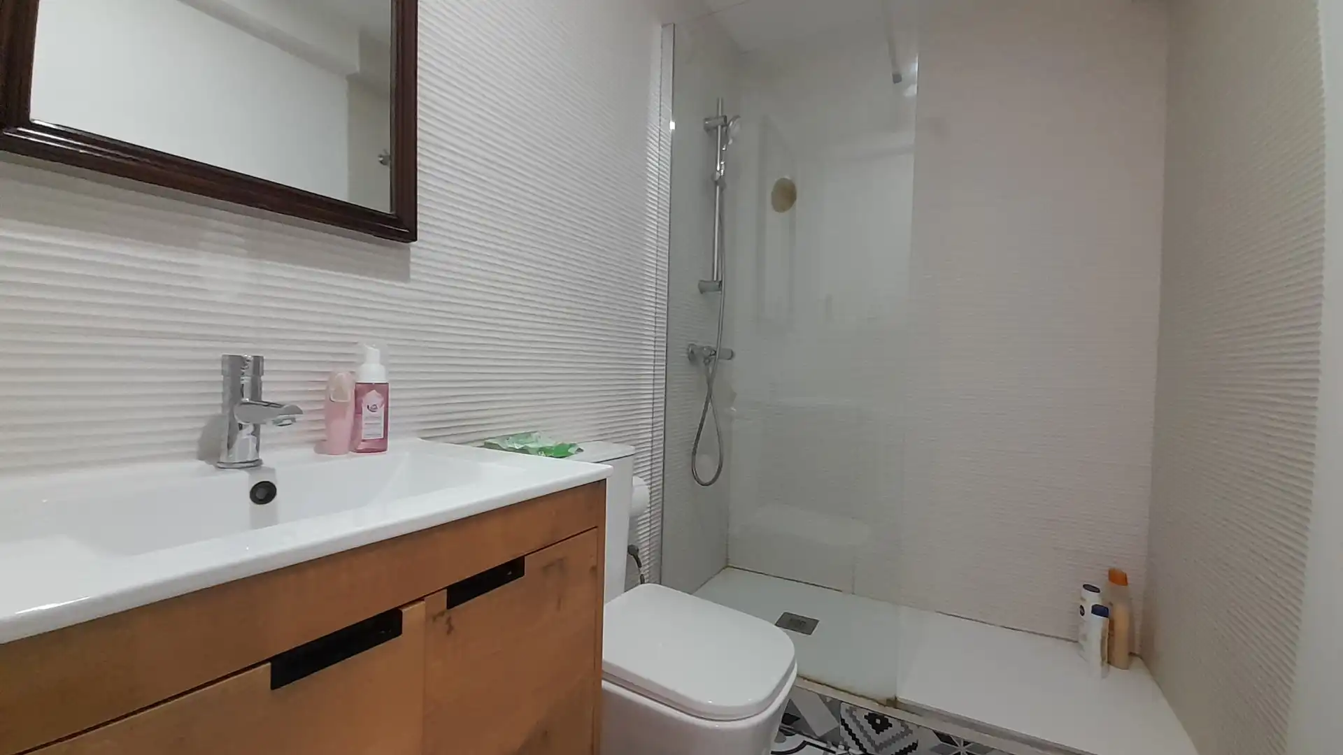 Bany de Pis en venda en Olot amb Calefacció i Balcó