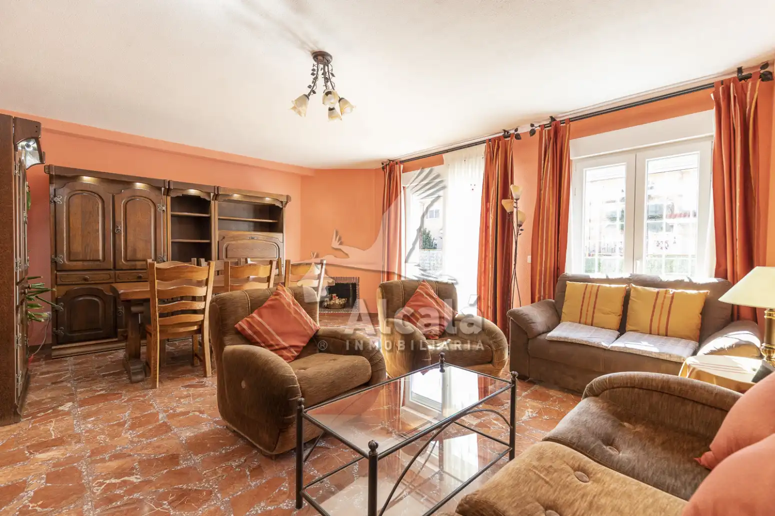 Wohnzimmer von Einfamilien-Reihenhaus zum Verkauf in Alcalá de Henares mit Heizung, Parkett und Schwimmbad