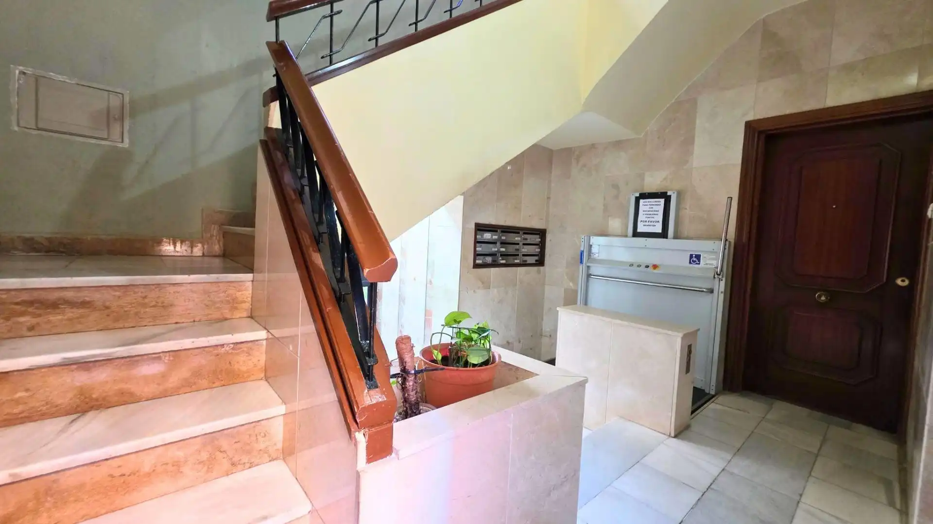 Flat for sale in Almería  with Air Conditioner, Private garden and Balcony