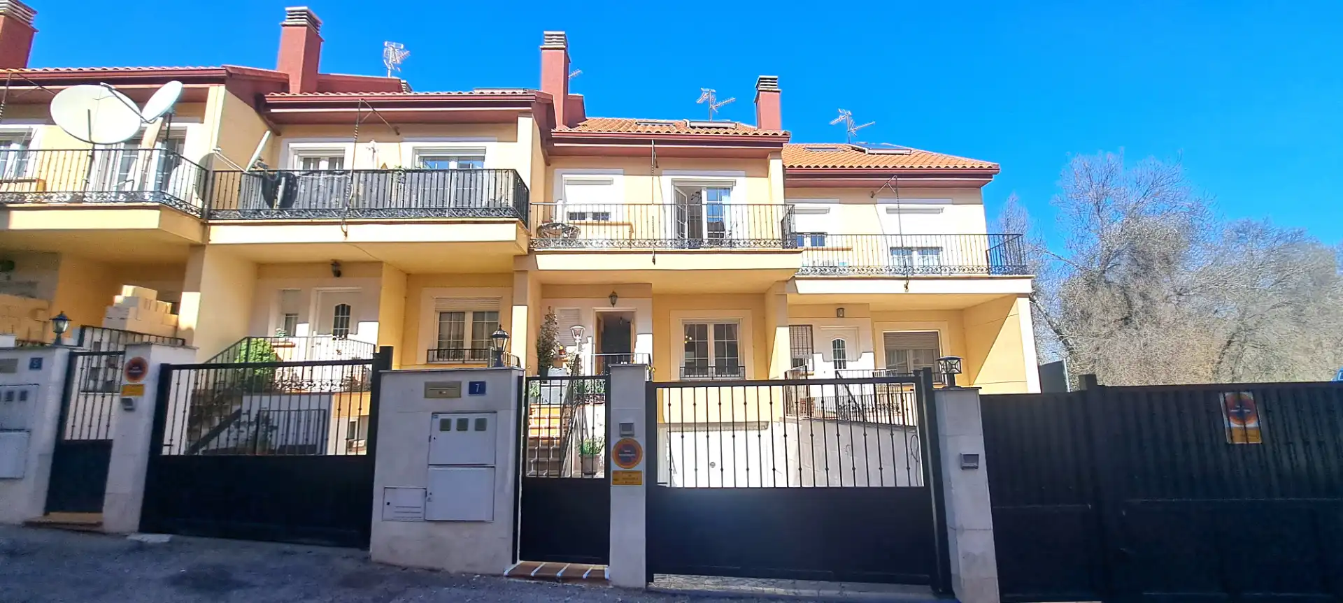 Exterior view of Detached homes for sale in Pedrezuela  with Heating and Terrace